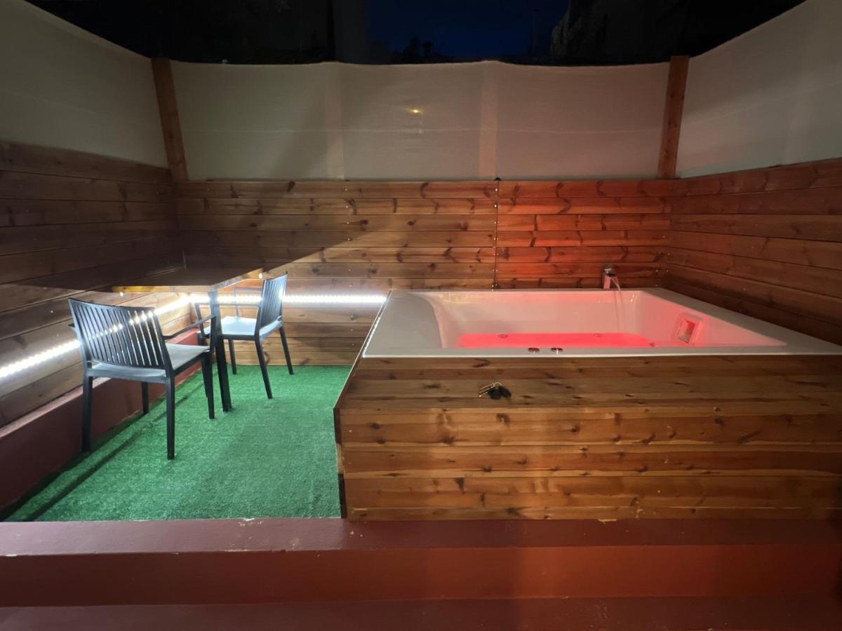 Jacuzzi Studio Close To Athens Airport!! Pallini  Exterior photo