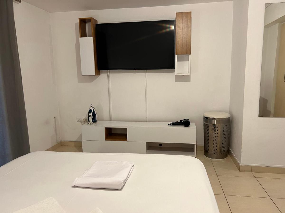 Jacuzzi Studio Close To Athens Airport!! Pallini  Exterior photo